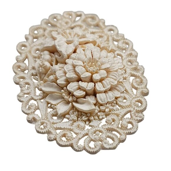 Carved Celluloid Floral Brooch Vintage Flower Large Oval Lacy Setting Unsigned - Picture 4 of 6